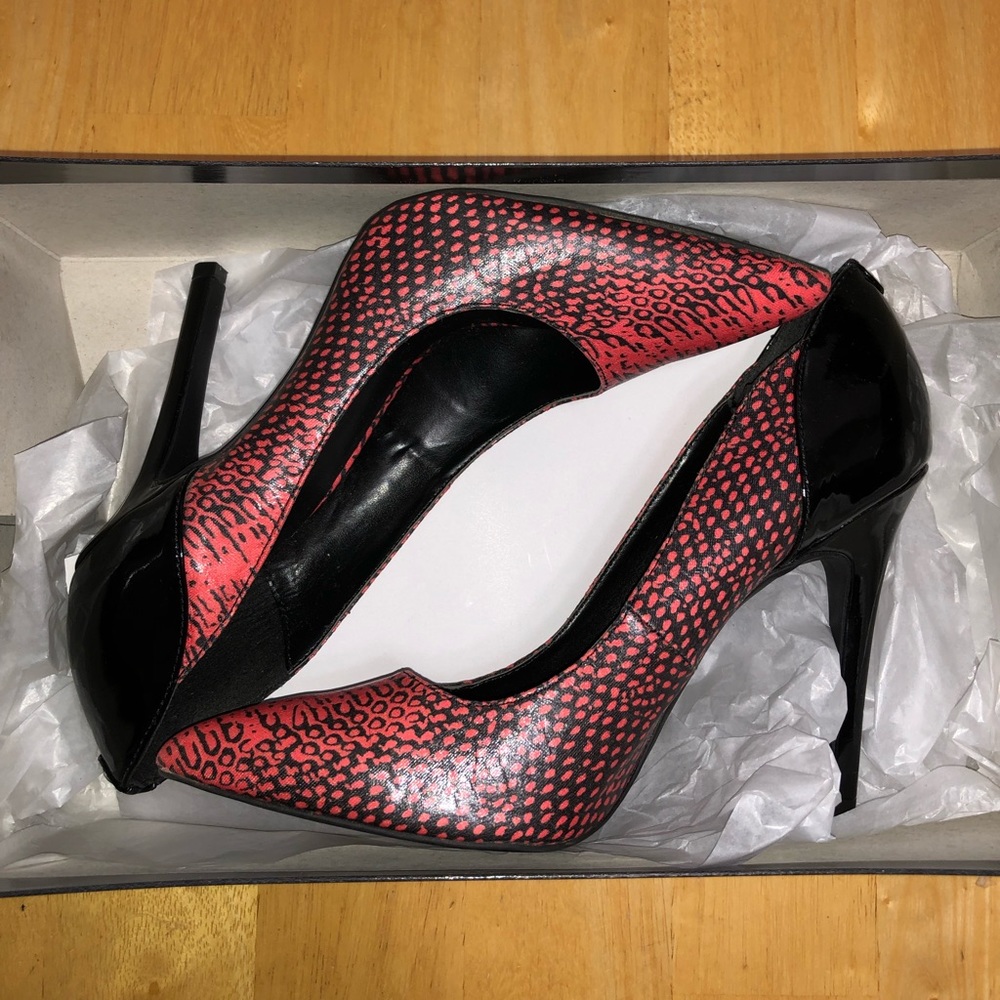 GUESS black/red patterned stilettos